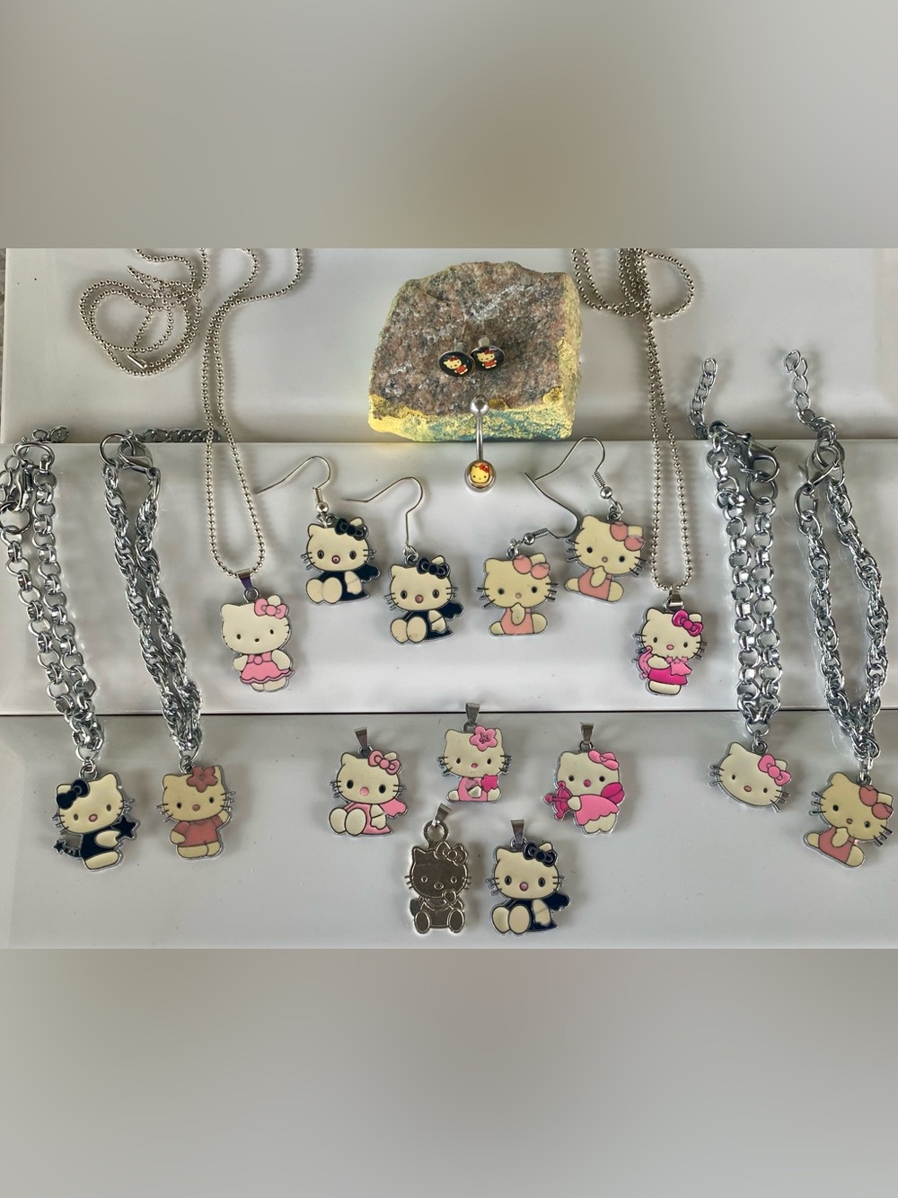 15 Piece Pink/Black Hello Kitty Jewelry Set